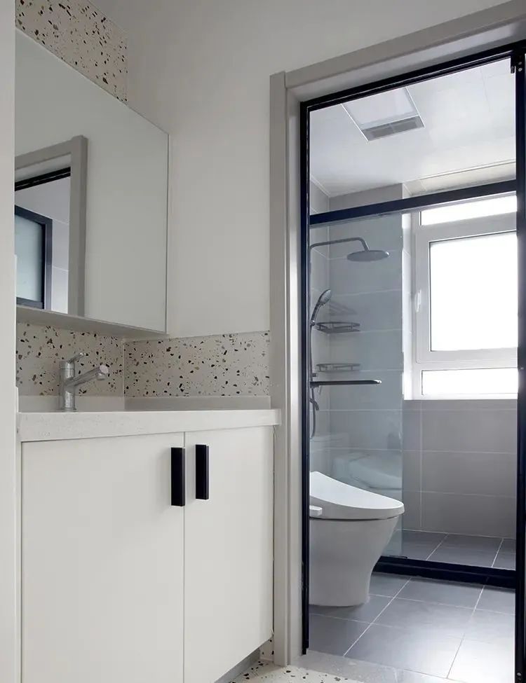 40㎡两室，狂打10处柜子，还住下一家四口人，绝了