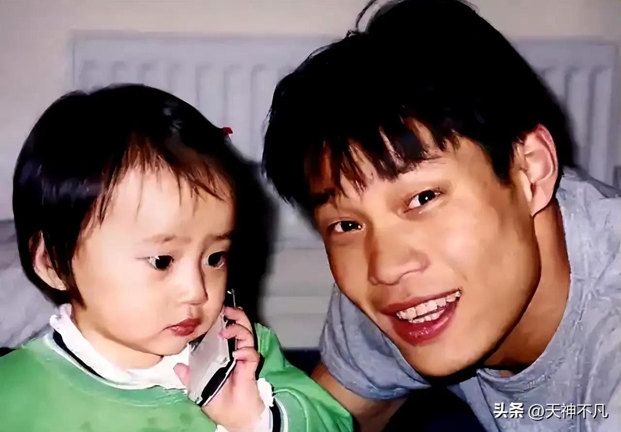 范志毅女儿海边游泳装,范志毅女儿露脐装秀