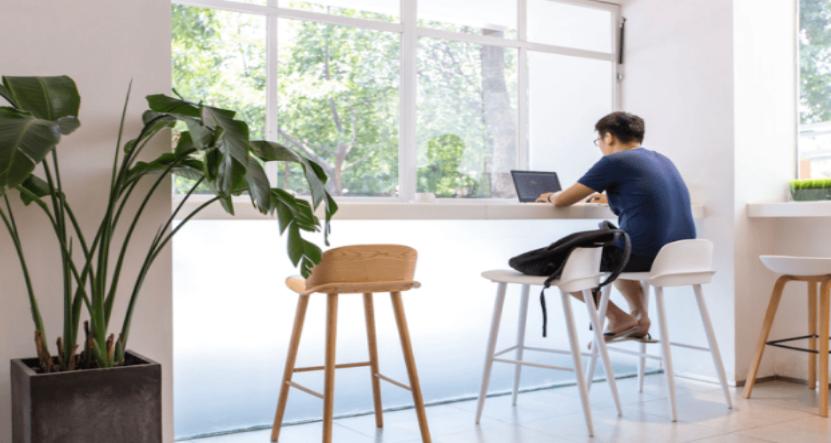 90后女生出差住酒店的生活,90后姑娘在酒店住两个月