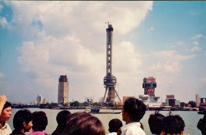 清未老照片：贵族奶娘哺乳小少爷，*女妓**在洋人怀里衣衫不整