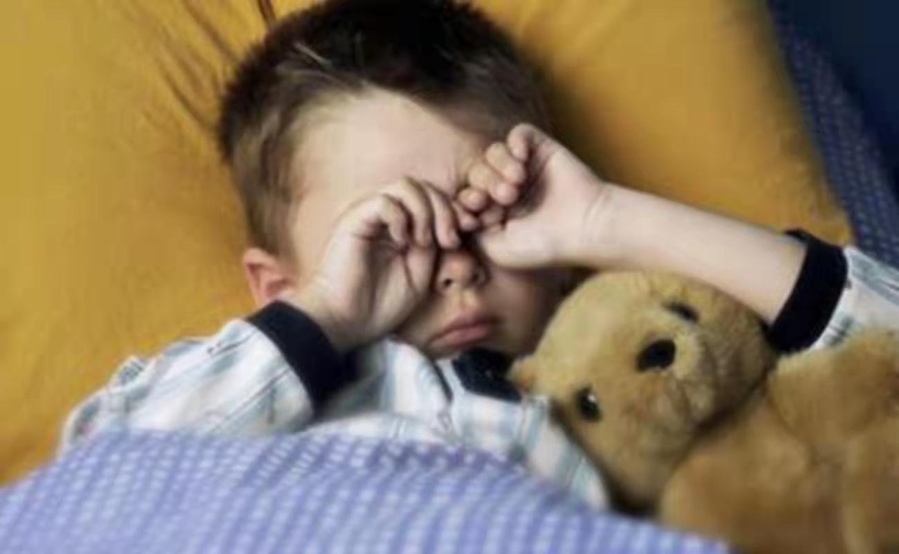 小孩子睡觉乱喊乱叫行为异常,睡觉出现6个异常或是脑梗预警