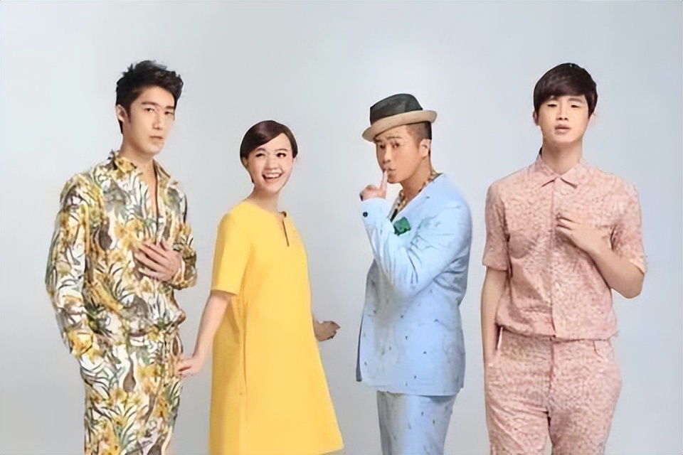 南拳妈妈刘畊宏,刘畊宏南拳妈妈同框蛇舞