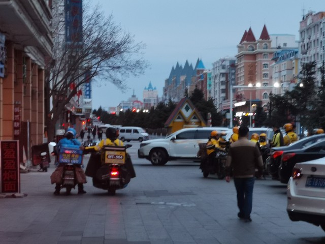 美团为什么降低骑手待遇 (美团又降价了骑手该何去何从)