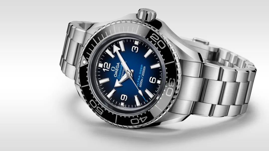 这下好了，留给欧米茄的颜色也不多了，一口气推出32款新品