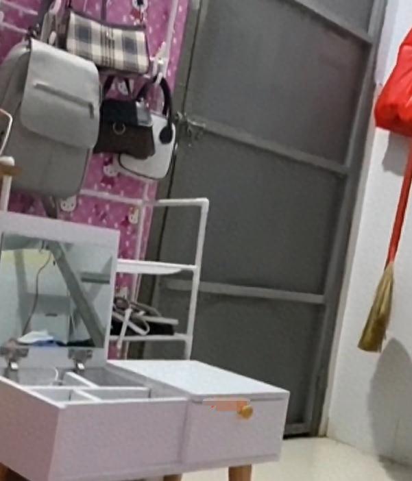 南宁女孩晚上遭陌生男人敲门,女子在出租屋遇到陌生男子