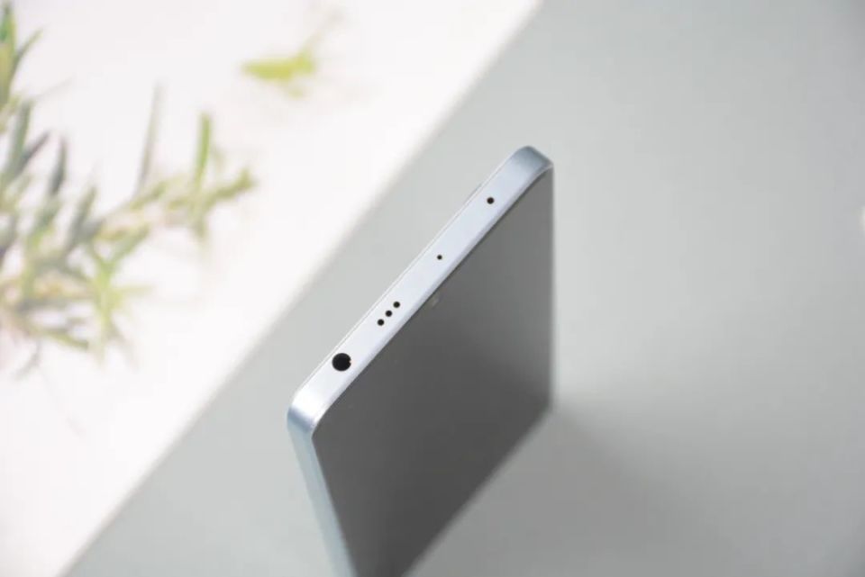 5000mAh+6400万OIS+4nm性能芯，16GB+1TB仅2399，能用4年流畅不卡