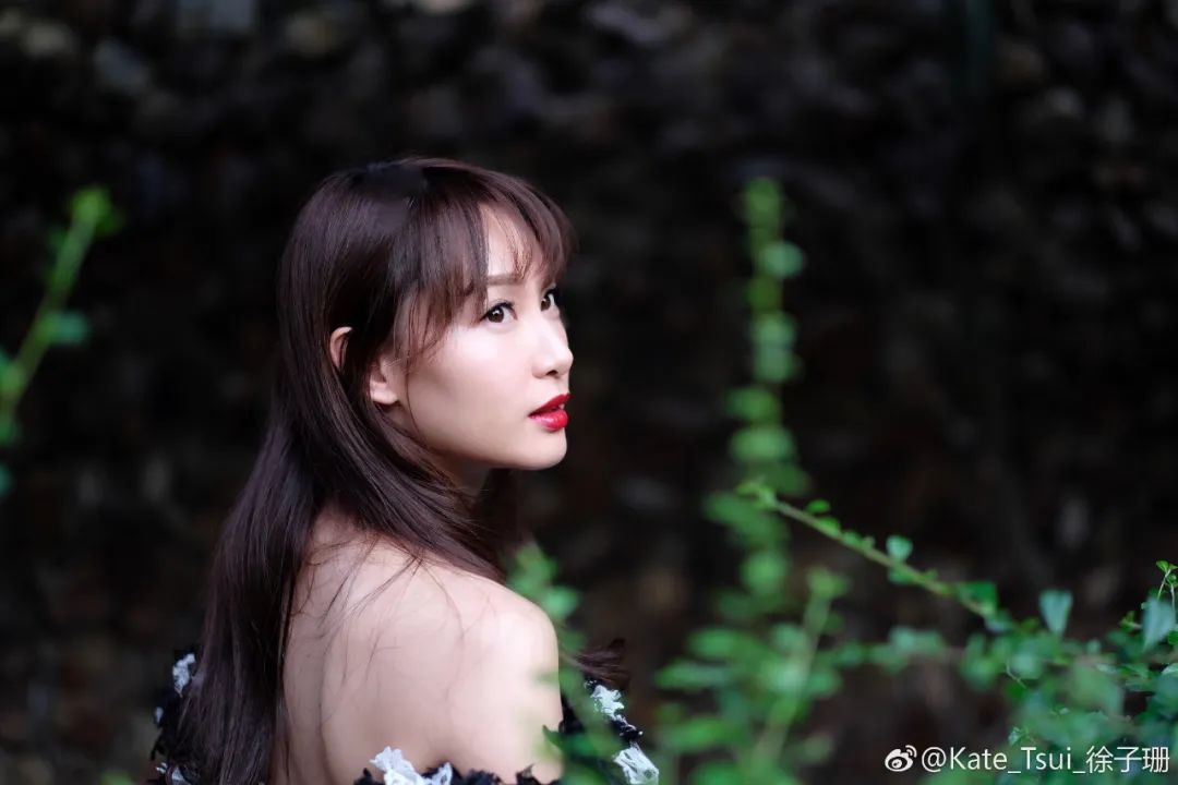 港姐冠军被骂出娱乐圈,24岁港姐冠军入行两年备受力捧