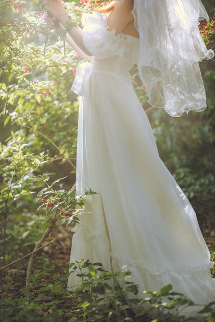 西式和中式婚纱有什么区别,方形脸适合中式婚纱还是西式婚纱