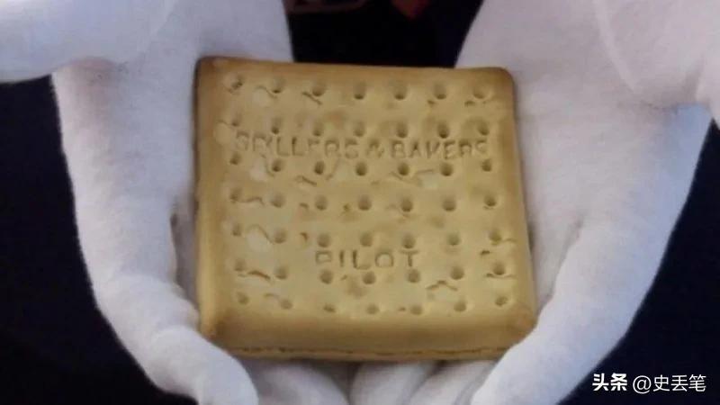 1970年父亲临死前交给他一块饼干，结果45年后竟然拍出15万天价