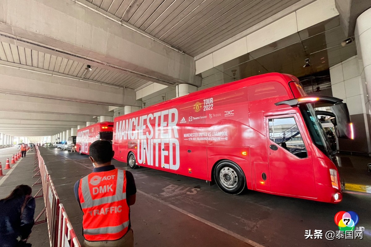 曼联接布罗姆奎斯特,曼联包机