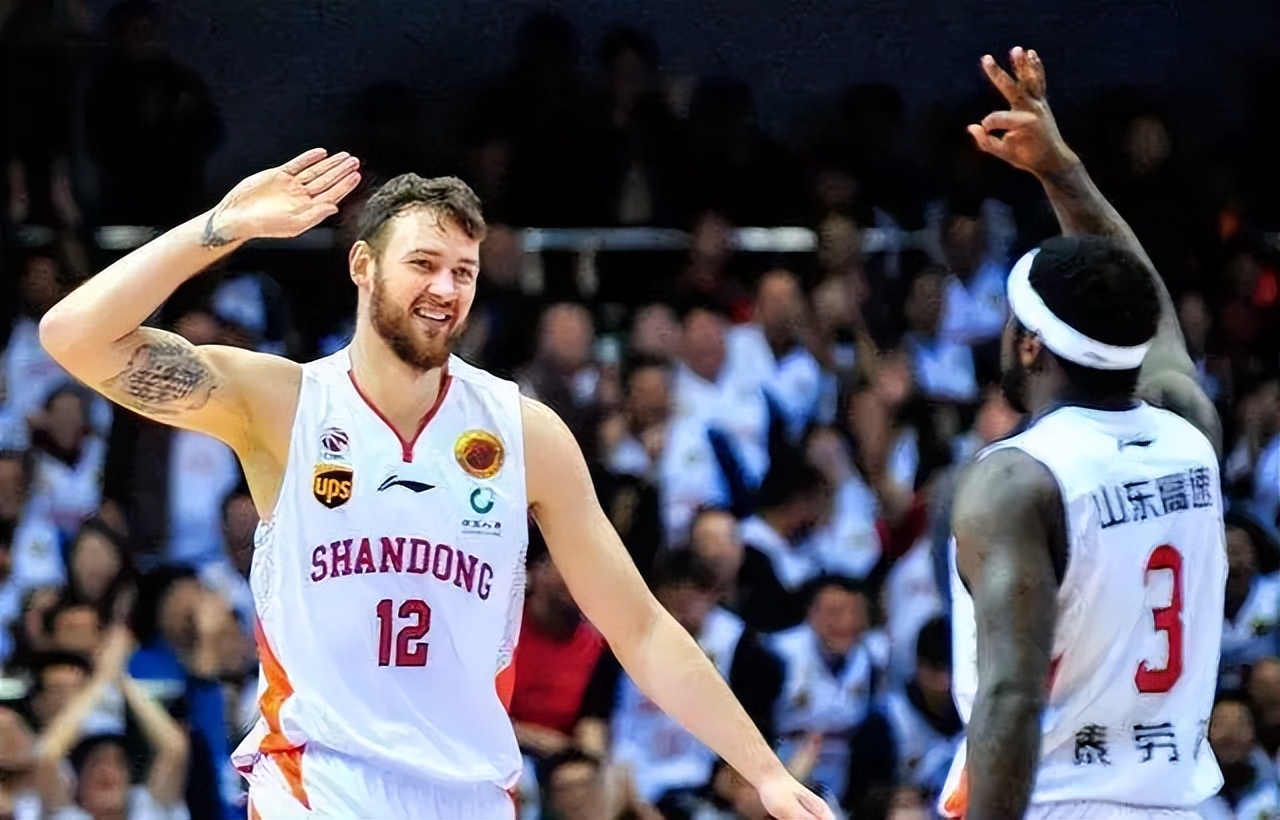 我与足球那些事,全能中锋莫泰尤纳斯