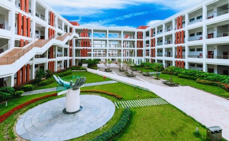 *党**中央、国务院表彰！跻身全国百强！他们来自华东理工大学，接连获国家级荣誉