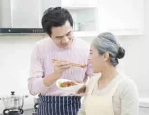 月薪8000男保姆,男保姆一年工资多少