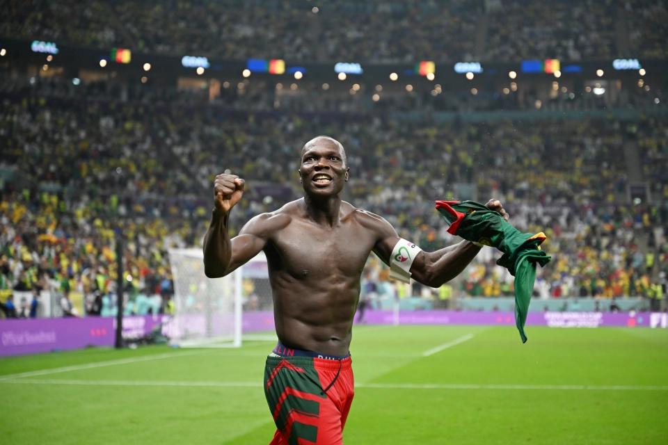 孙兴慜戴面罩参加训练,孙兴慜戴黑色面具出战