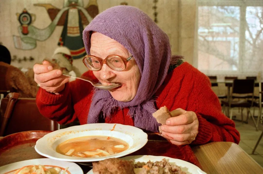 他46年拍下中国宝贵瞬间,1993年他拍下一张照片火遍全球