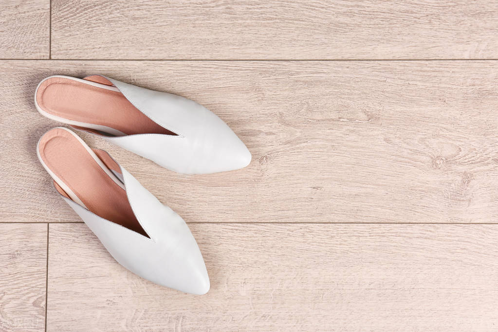 鞋子买小了挤脚怎么办,鞋子挤脚把脚趾头磨个疙瘩