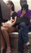 搞笑一刻：美女这波操作我还没见过，难道这样上车有什么说法？