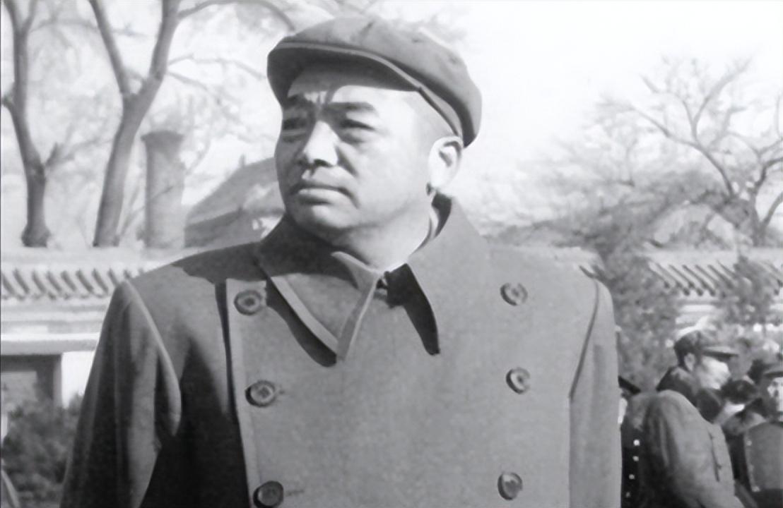 8个团拿不下日军500人，陈赓苦无对策，*伯承刘**提出：日军怕打屁股