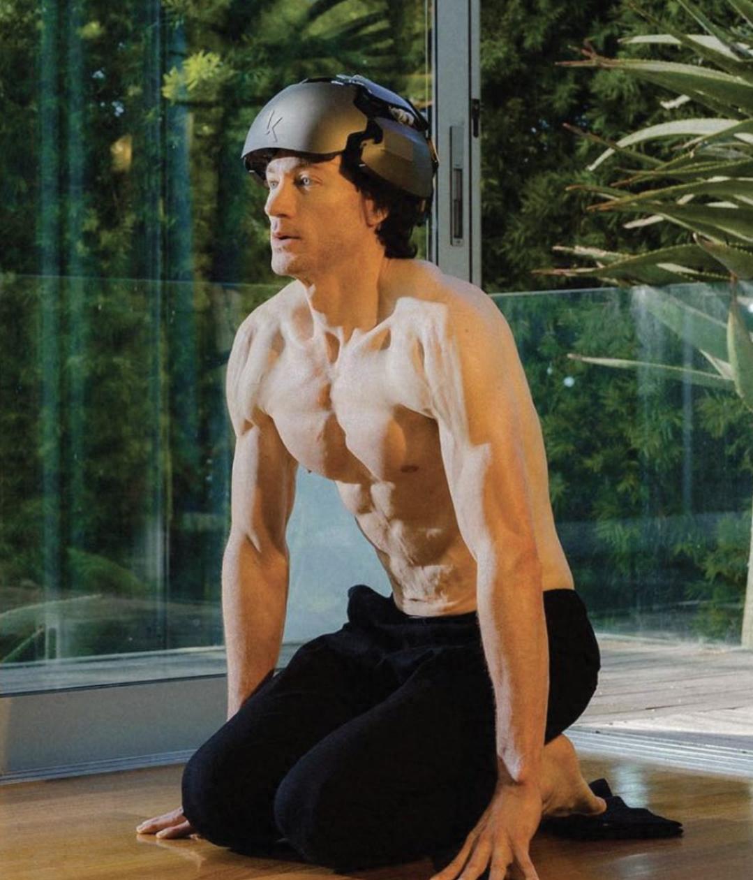 45岁亿万富翁与儿子换血,45岁亿万富豪重回18岁