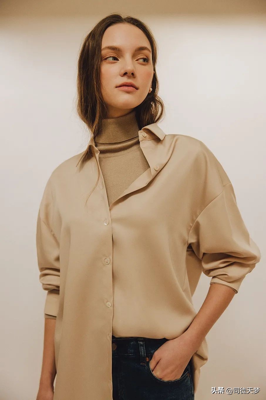 41岁女神“嫁给初恋”，比老公颜值更高的是她的衣品照着穿美绝了