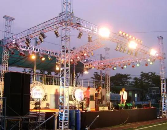 租舞台灯光设备需要多少钱,上海本地舞台灯光租赁联系方式