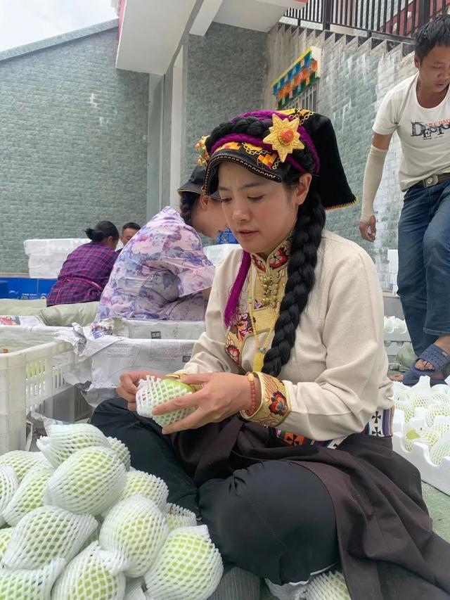 四川女孩嫁西藏带动全村人致富,四川姑娘放弃欧洲工作嫁到藏区