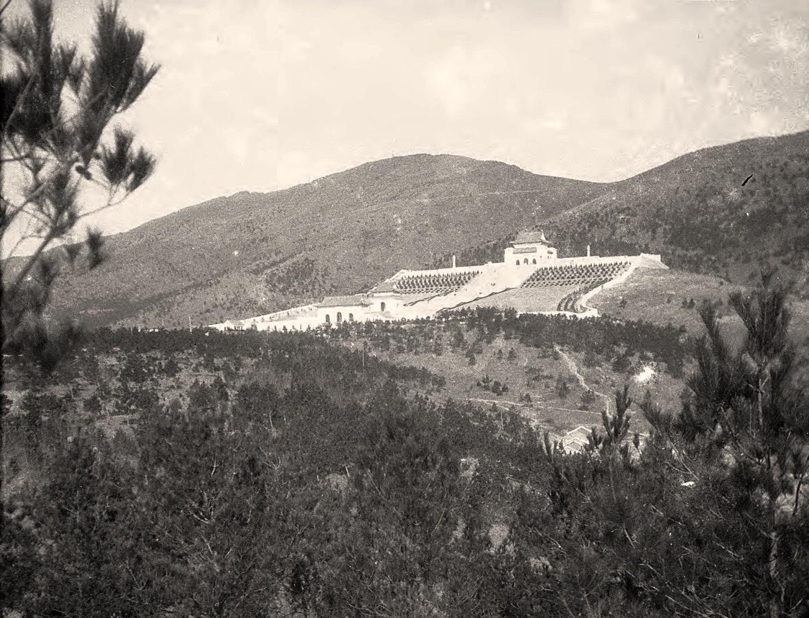 变态的纳粹德国,*光脱**犹太人女人衣服,集体*杀屠**!