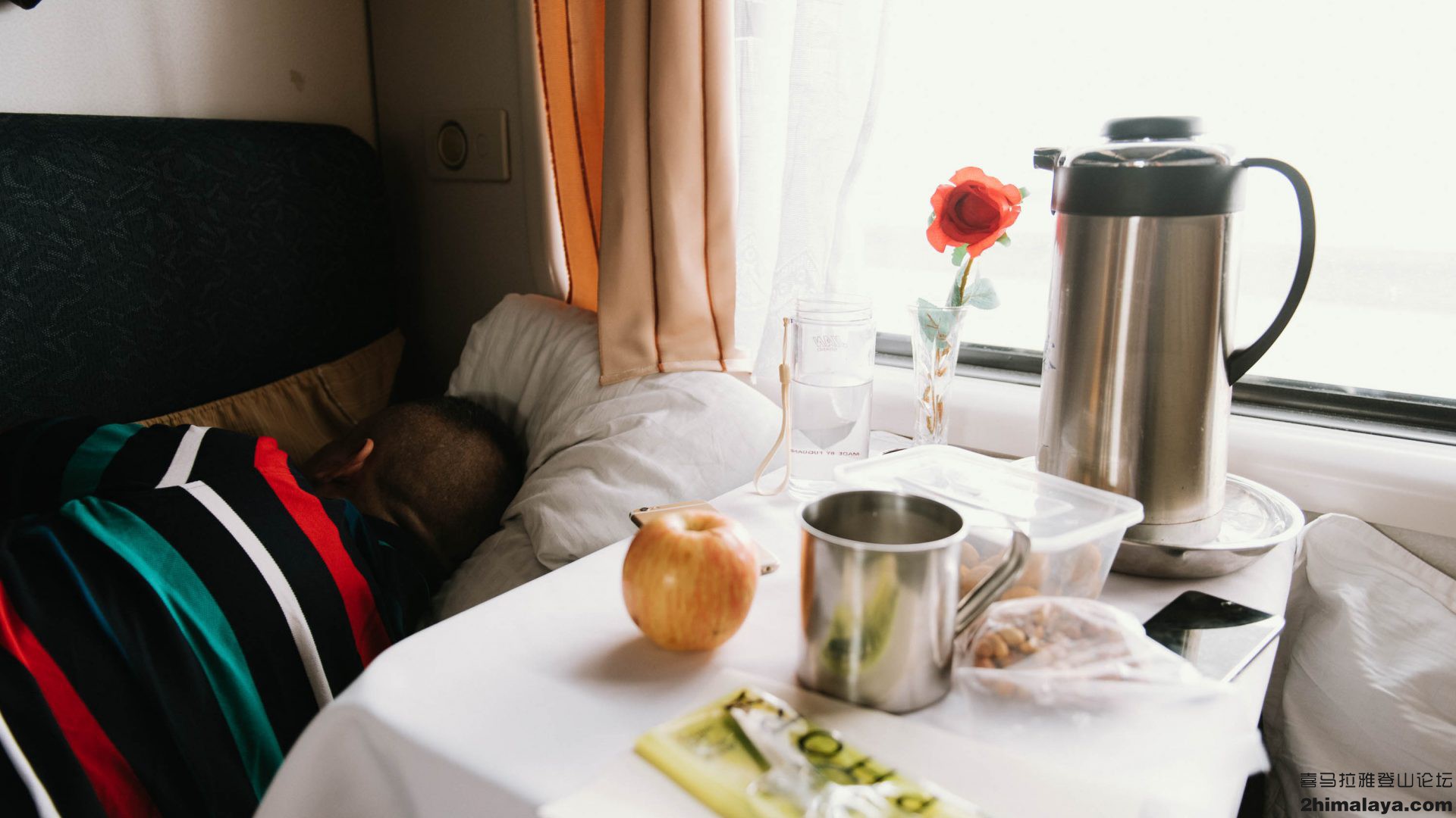 「世界」MonishaRajesh-一位乘坐80趟火车环游世界的女性