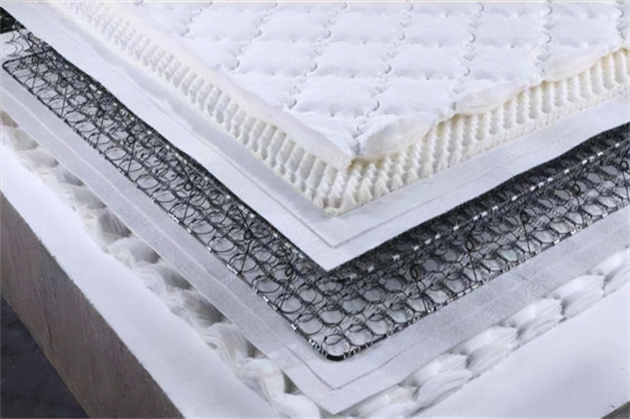 弹簧床垫和棕床垫哪个环保些,弹簧床垫和棕床垫哪款好呢