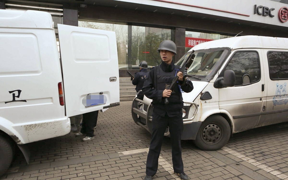 6000元钞票被小孩撕碎,6000元现金被儿子撕成碎片