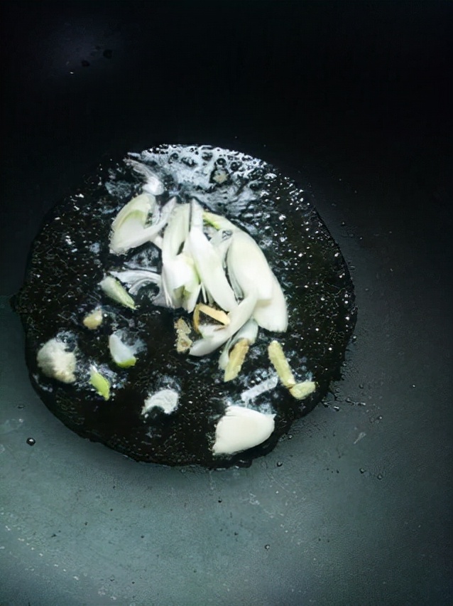 辣麻肠香炒菜做法,熏肠炒辣椒粉怎么做