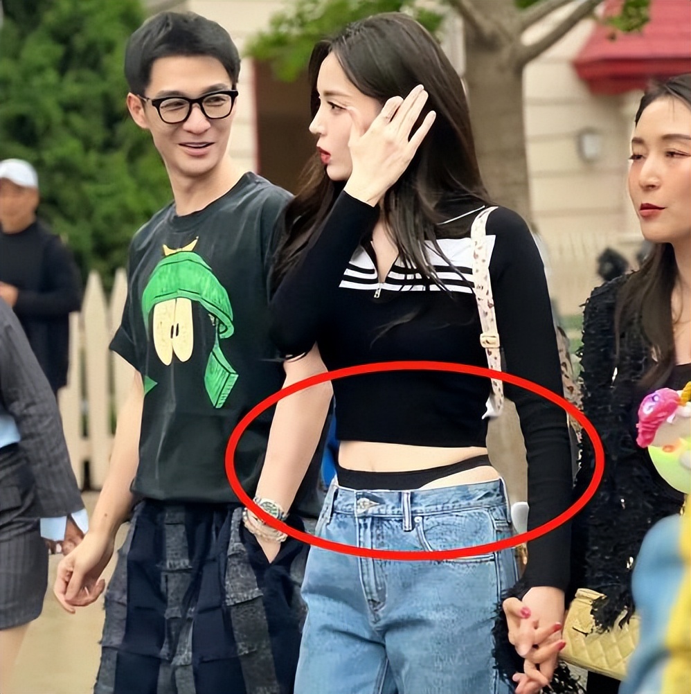 辣眼睛！娜扎穿3800元低腰裤，*裤底**外露被嘲恶心，评论区差评一片