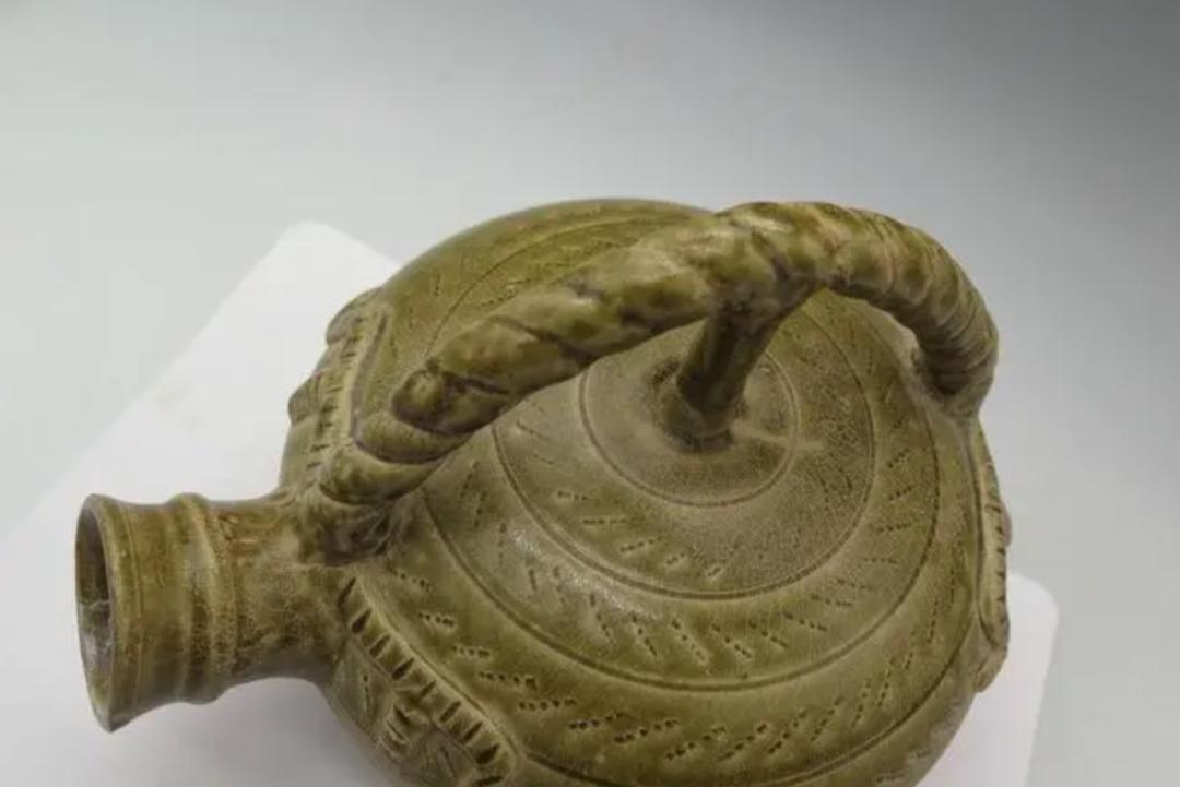 奢侈大牌推出大葱包、黄瓜包？！网友吐槽：蘸酱吃咱能炫几个…