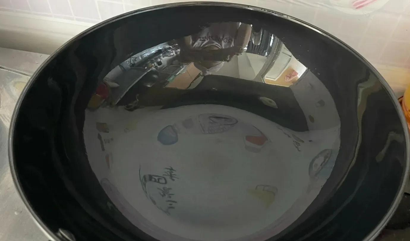 新买的铁锅如何不用油开锅,新买的铁锅怎么开锅不生锈