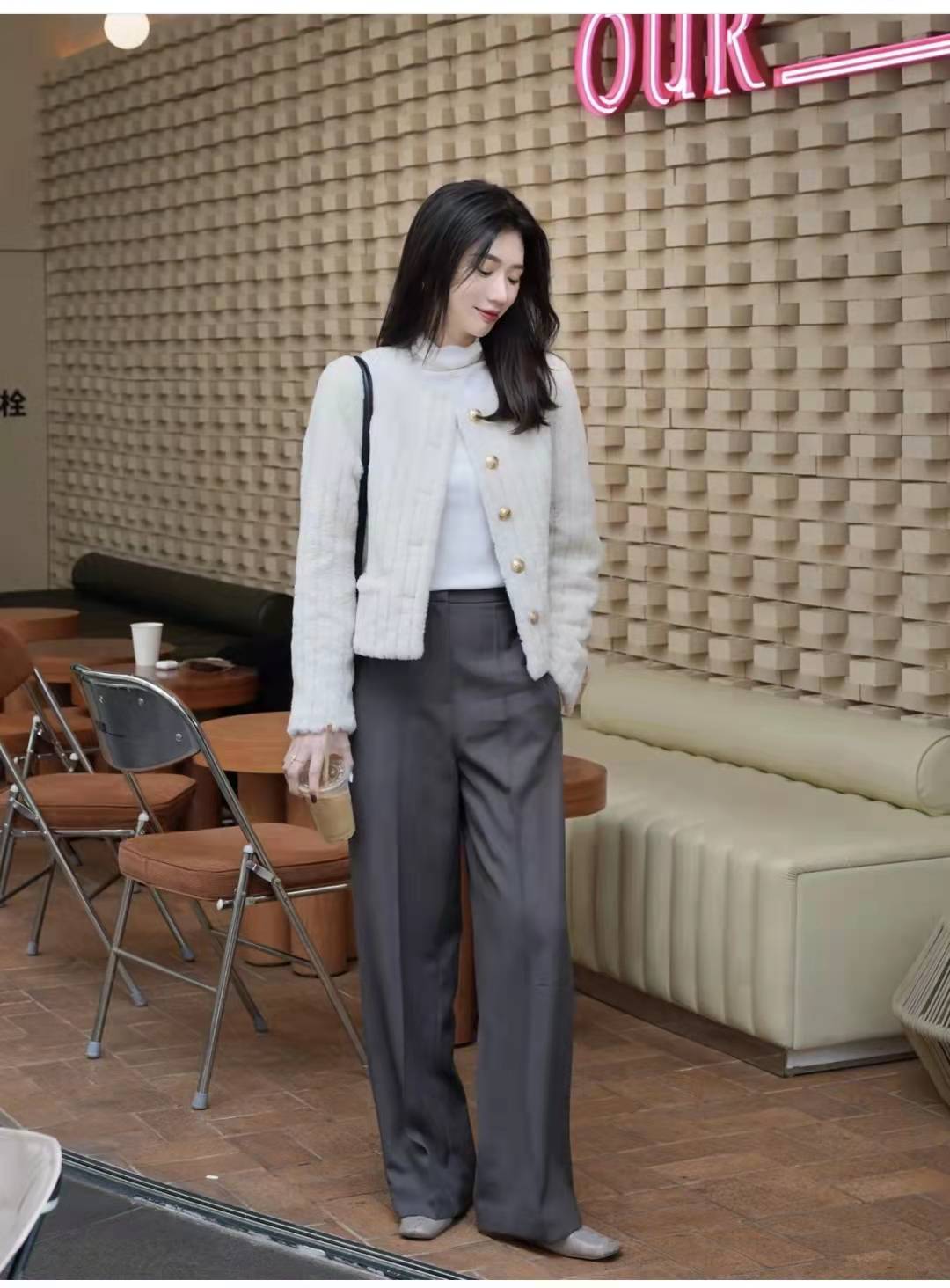 短款皮草马甲怎么搭配下装,短款皮草怎么搭配下装才好看