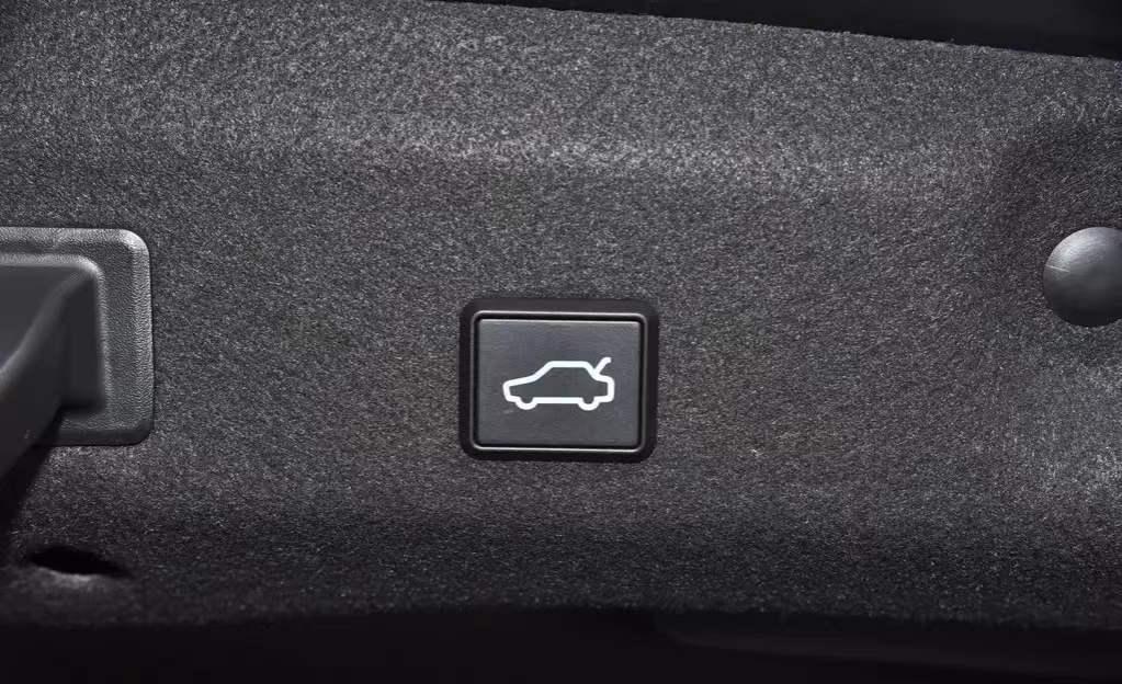 别克君威和英诗派哪个值得买,别克君威为啥这么便宜