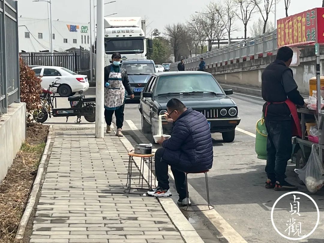 工地上的十元盒饭,工地10块钱的盒饭