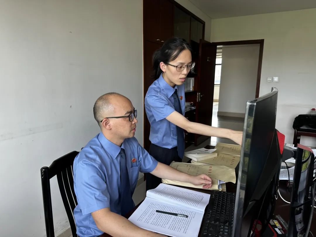 把别人的信息出卖给同行,荐股诈骗团伙现场