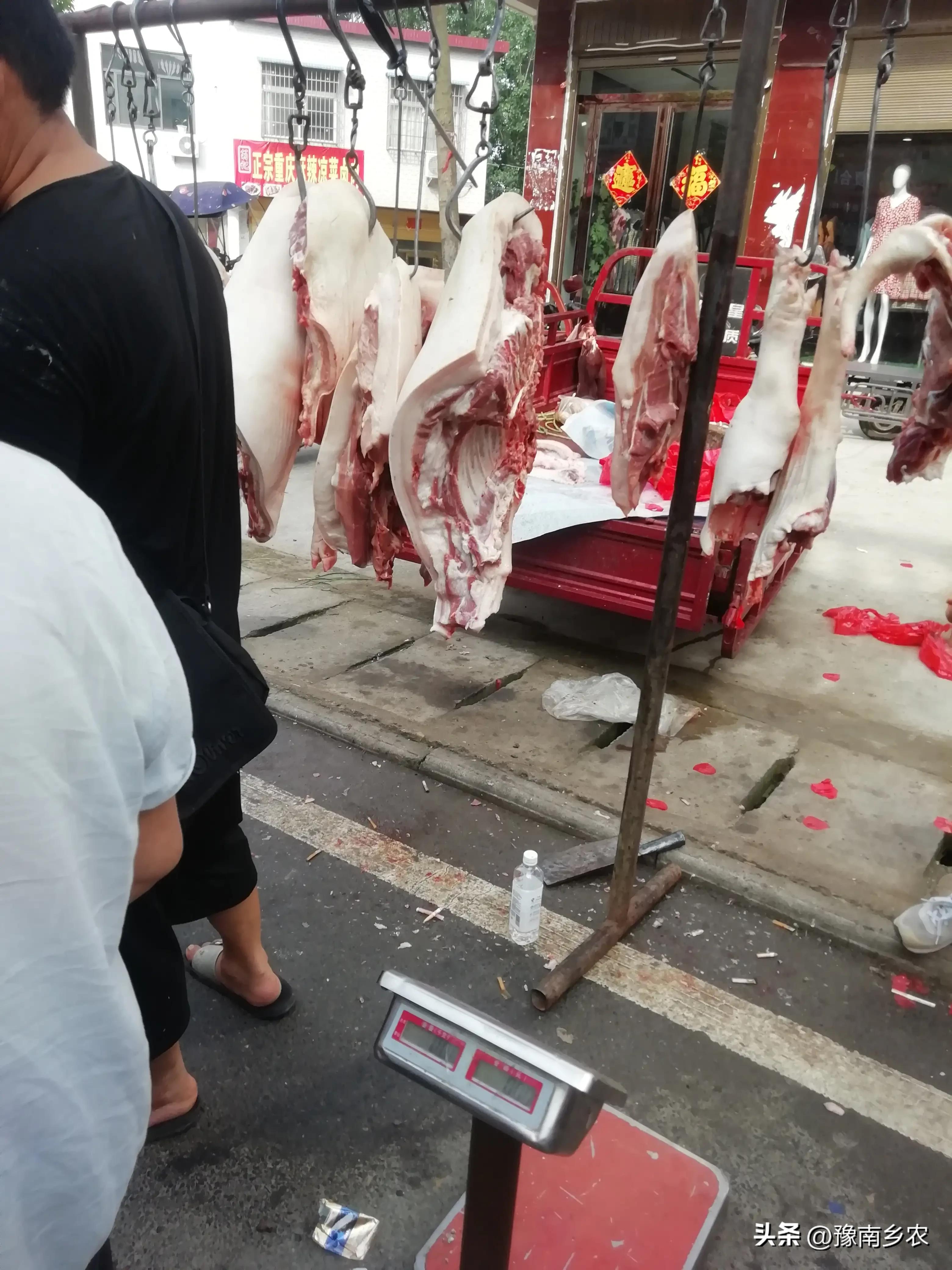 我，干过施工队长，也当过猪贩赚钱，如今卖肉依然是生意兴隆