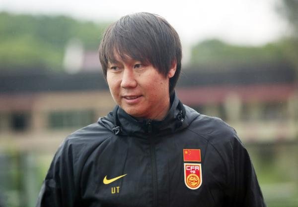 李铁基本确定下课：足协选帅一错再错，不该总摔倒在同一个坑里
