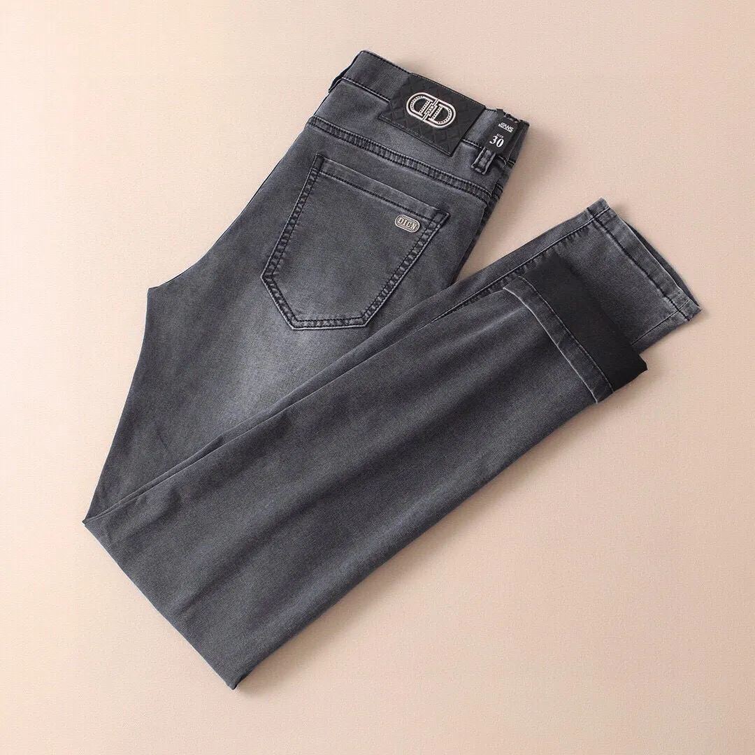 男士夏季基础款穿搭,夏季男士怎么穿得正式有品位