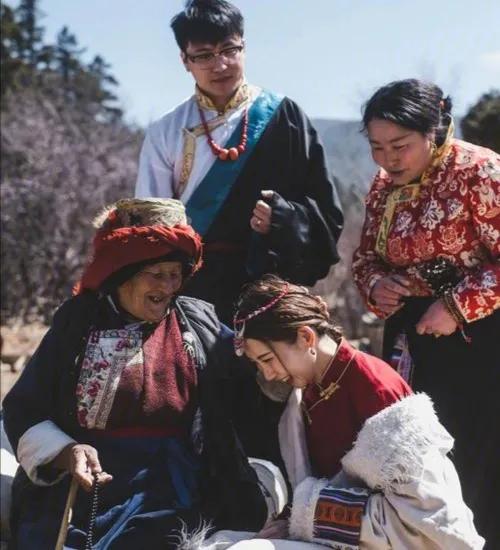 藏族姑娘为什么成摩梭人,藏族姑娘为什么很少嫁内地