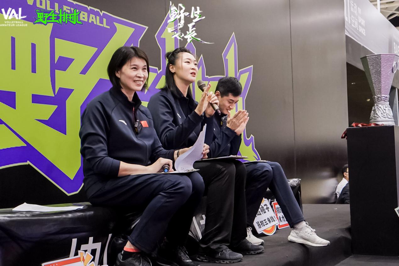 女排魏秋月惠若琪,惠若琪魏秋月观战