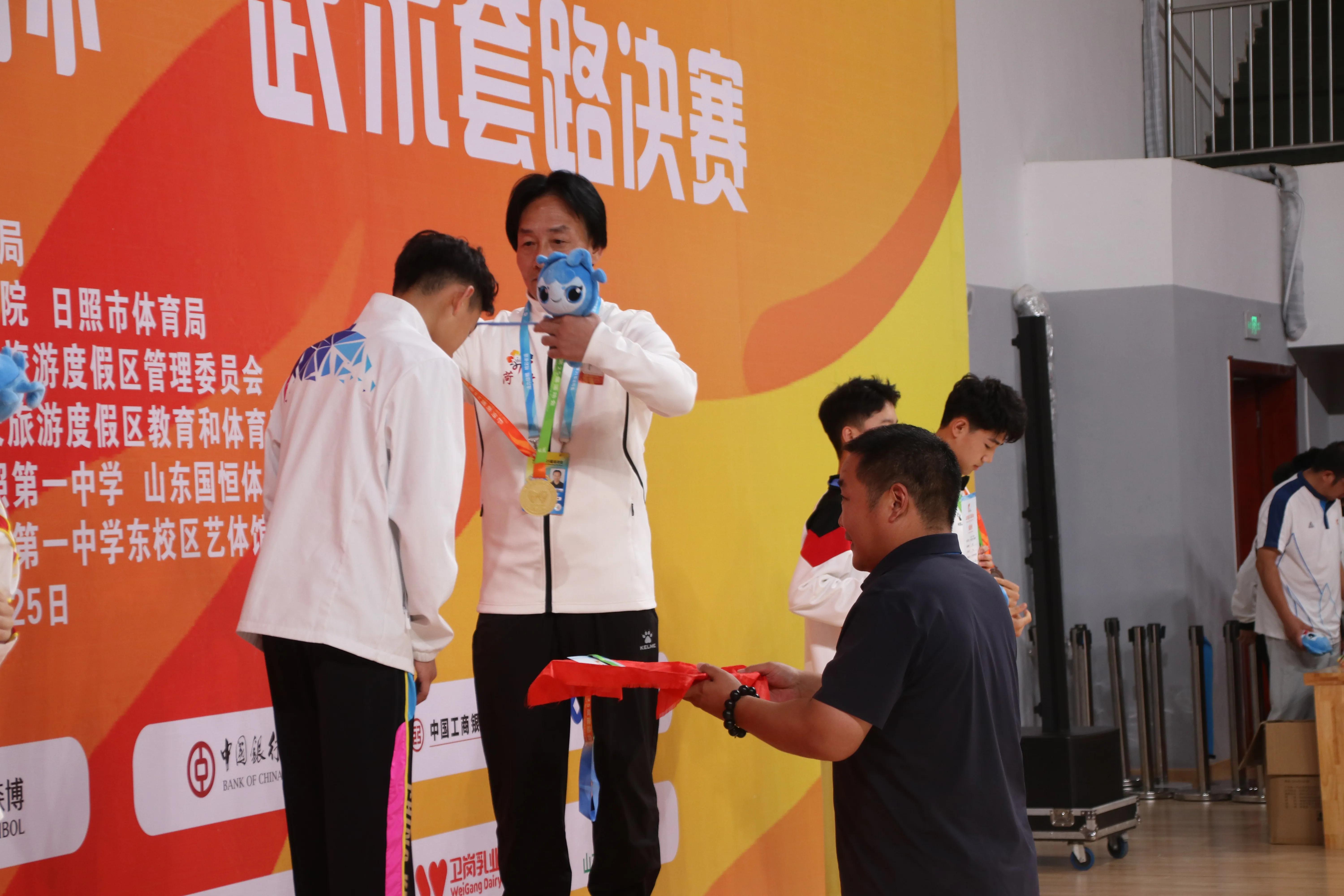 砥砺奋进再创新高,砥砺奋进谋发展蓄势扬帆再出发