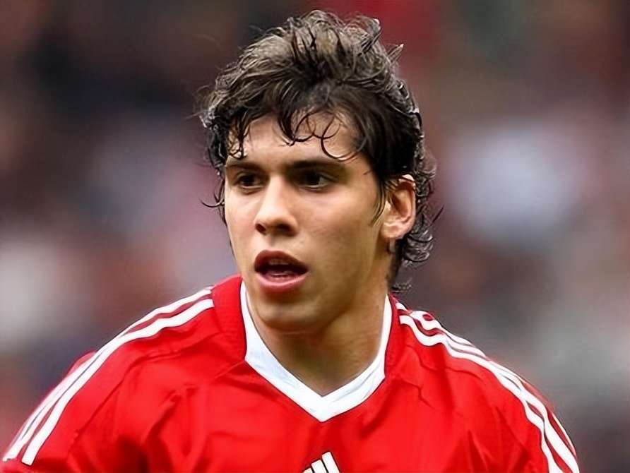 他18岁夺U20世青赛冠军，加盟豪门却被抛弃，33岁的他依然没退役