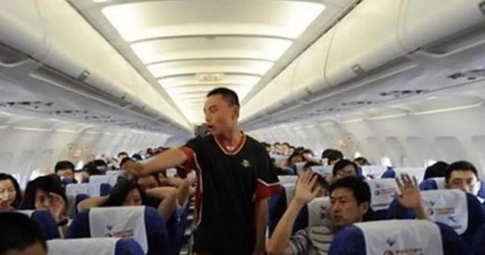 天津航班劫机事件空姐,天津航空劫持飞机事件新闻