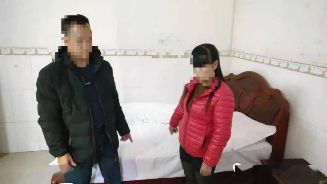 红毛猩猩被囚六年，培养成泄欲工具，身上溃烂也得接客