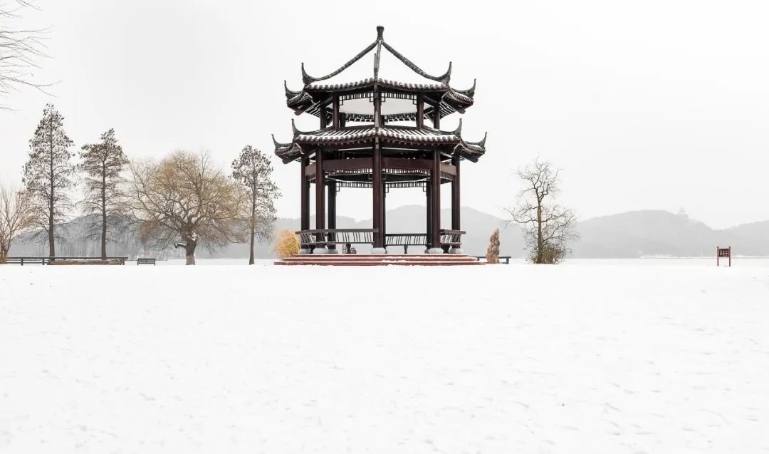 江天暮雪落尽琼花,江天暮雪落尽琼花什么意思