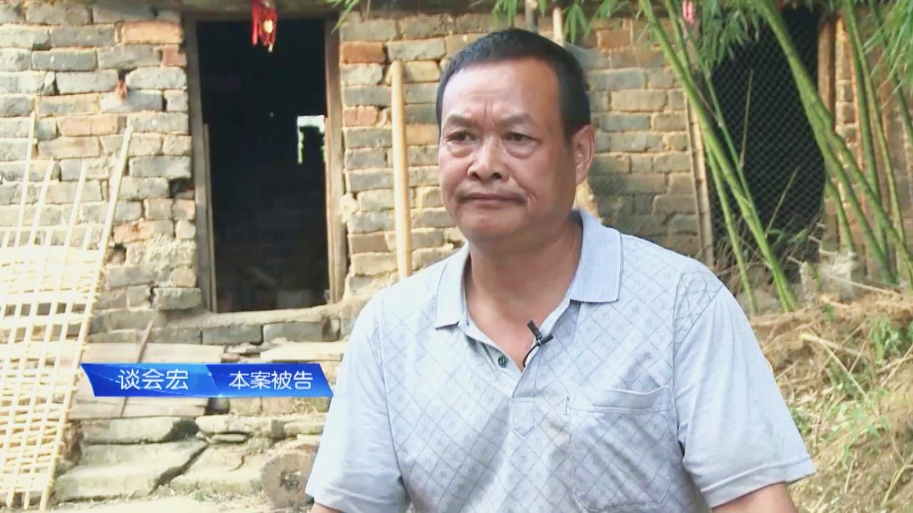 76岁老汉有4个女儿，却要签下认识1个月的男人，给自己当儿子养老