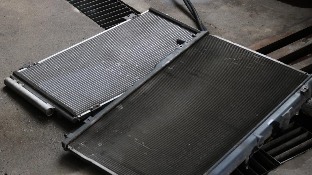 老款艾力绅二手车修复,老车翻新艾力绅